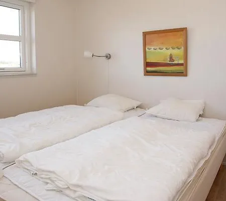 Three-bedroom Holiday In 34 *